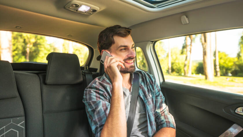 How much does it cost to rent a car in Dubai with a driver?