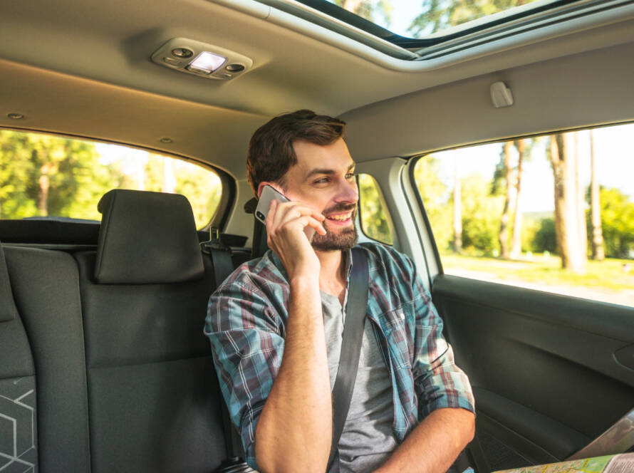 How much does it cost to rent a car in Dubai with a driver?
