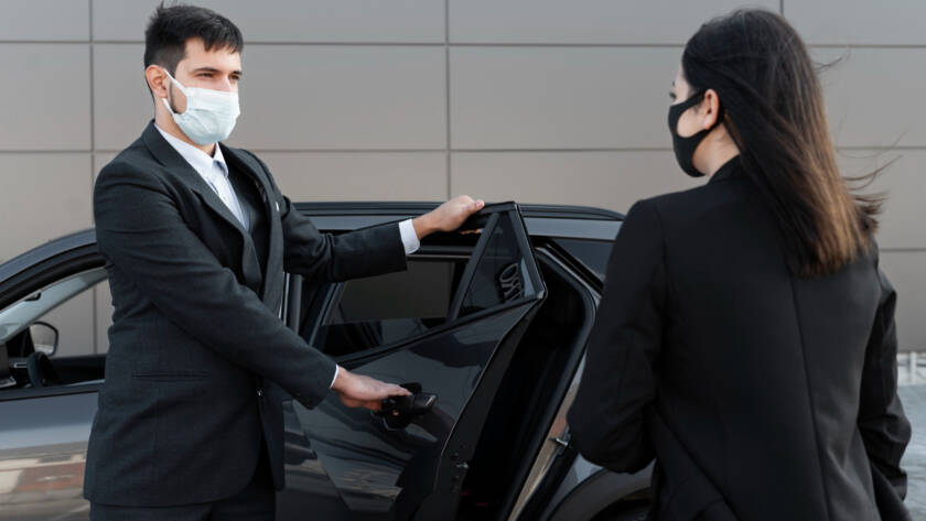 5 Reasons to Choose a Chauffeur-Driven Car Service for City-to-Airport Transfers in Dubai