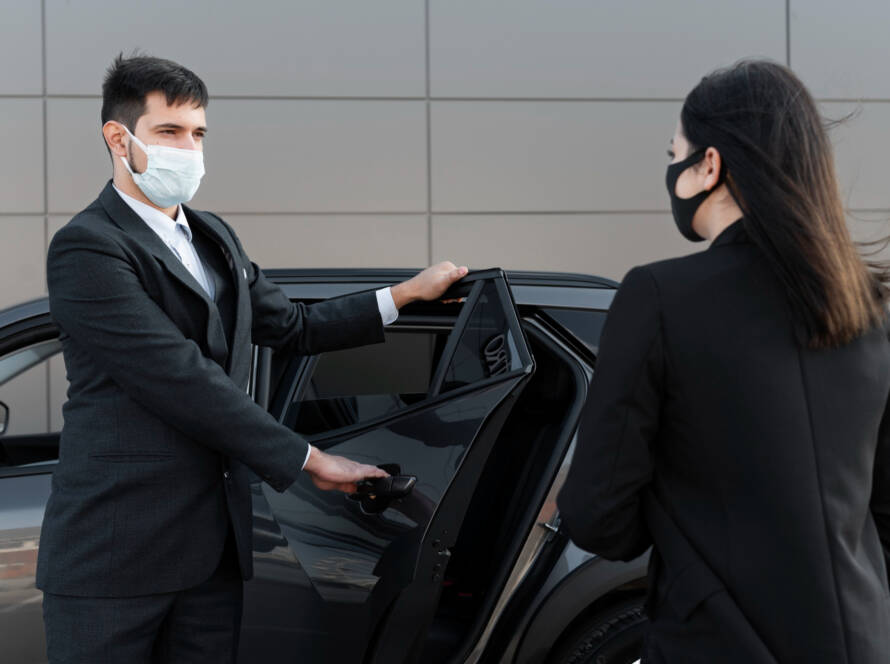 5 Reasons to Choose a Chauffeur-Driven Car Service for City-to-Airport Transfers in Dubai