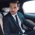 How to Book Cars With Driver’s Chauffeur Service in Dubai?